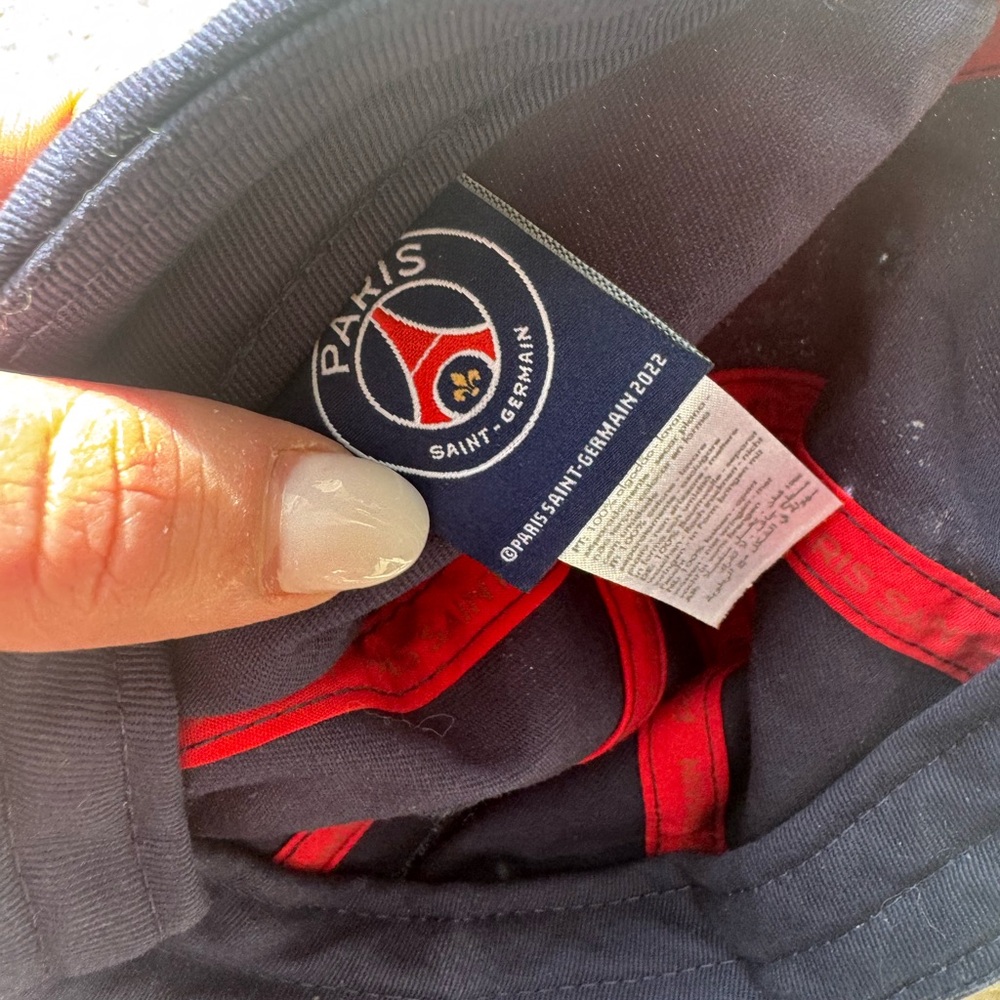 PARIS St Germain navy blue hat - Picture 7 of 8